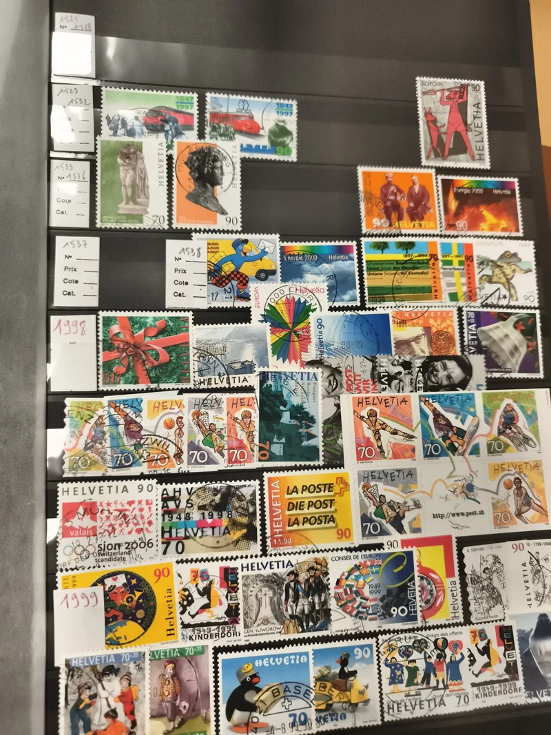 Timbres Suisse Helvetia oblitérés lot thématique 1990s colorés philatélie