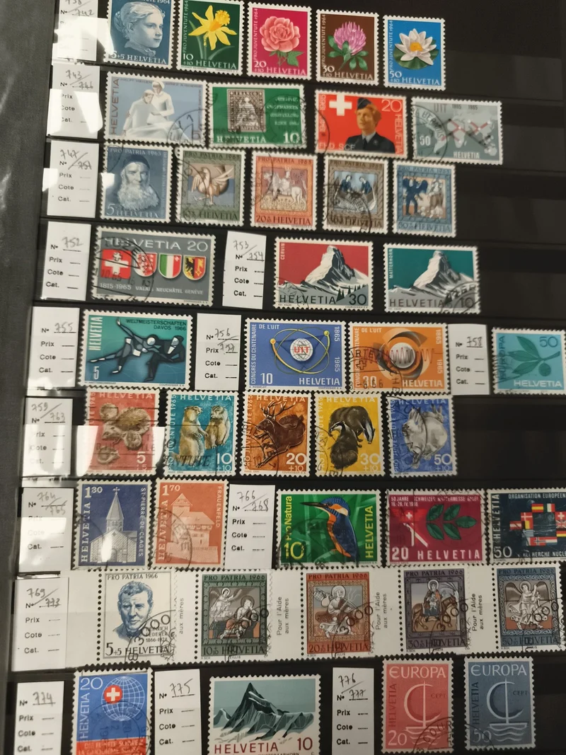 Timbres Suisse Helvetia lot thématique animaux fleurs montagne Europa