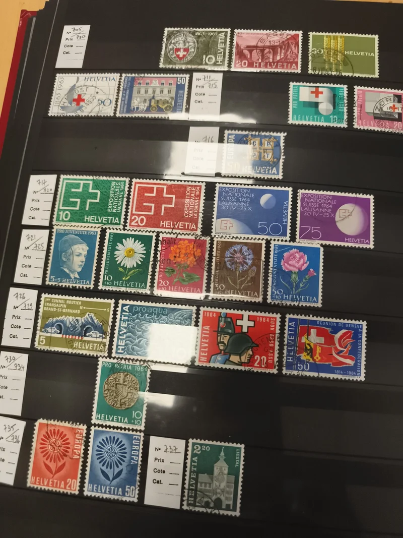 Timbres Suisse Helvetia lot x24, thèmes Croix-Rouge Expo Fleurs Europa, oblitéré