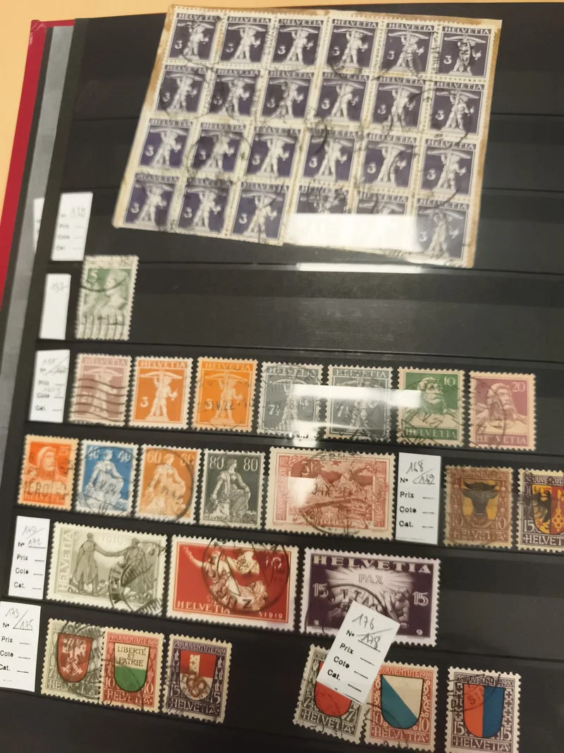 ** Lot timbres Suisse Helvetia oblitérés, motifs divers, philatélie suisse