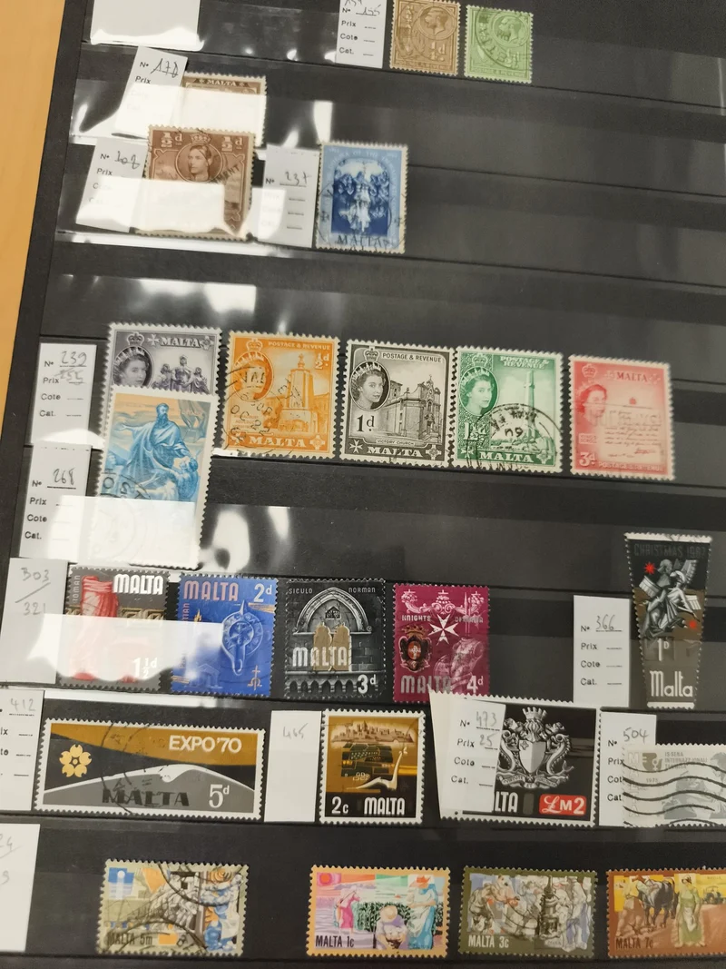 Timbres Malte lot x20 différents, oblitérés et neufs, thématiques Expo, architec