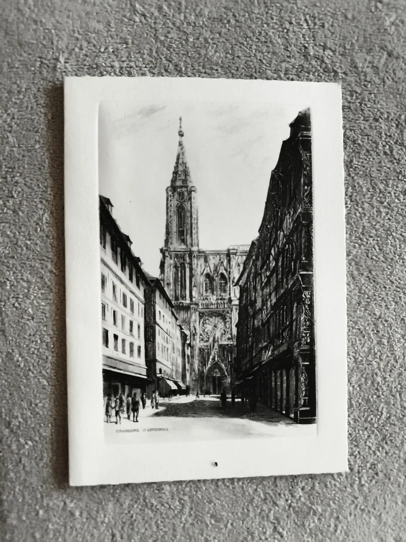 Gravure Strasbourg Cathédrale façade noire et blanc philatélie architecture