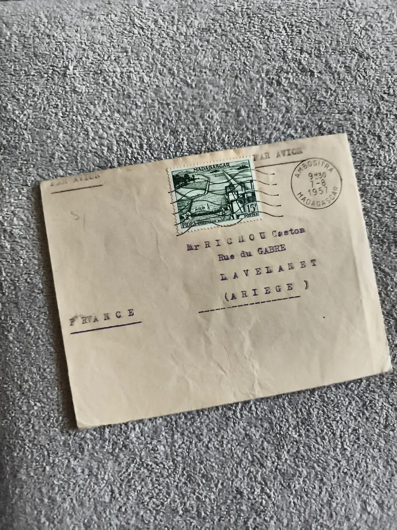 Lettre affranchie Madagascar 1957 timbre 15f avion cachet Ambositra France