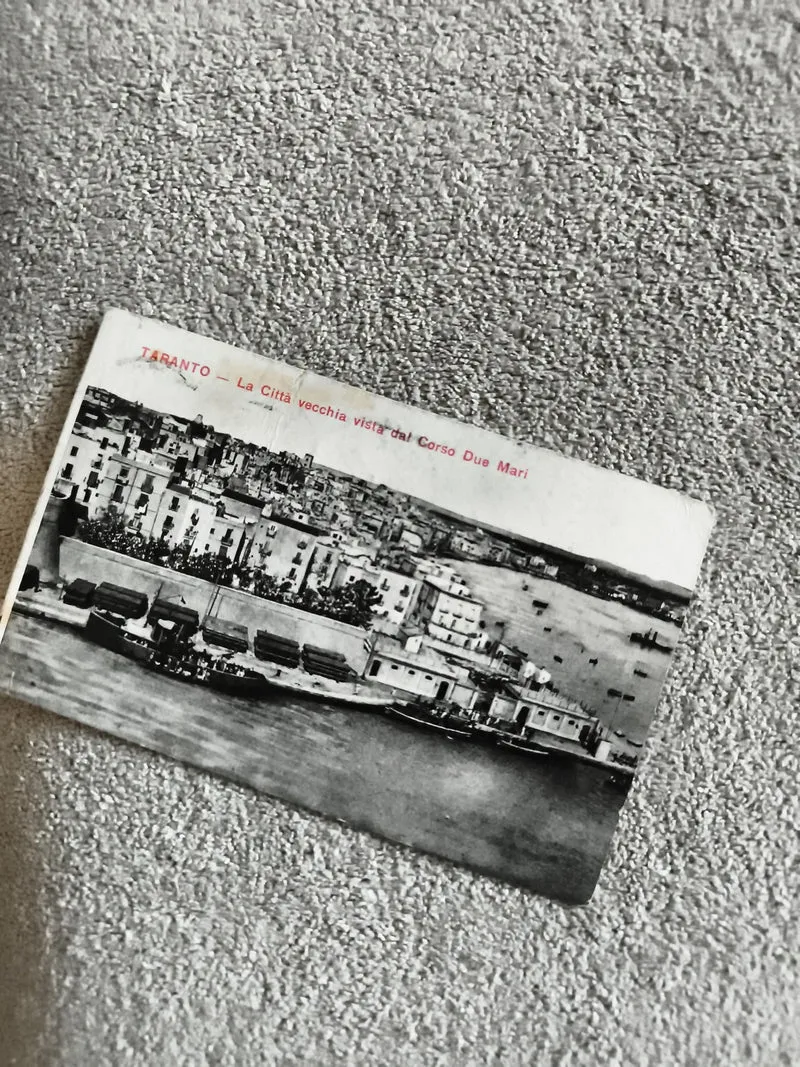 Carte postale Taranto Corso Due Mari Italie noir et blanc philatélie