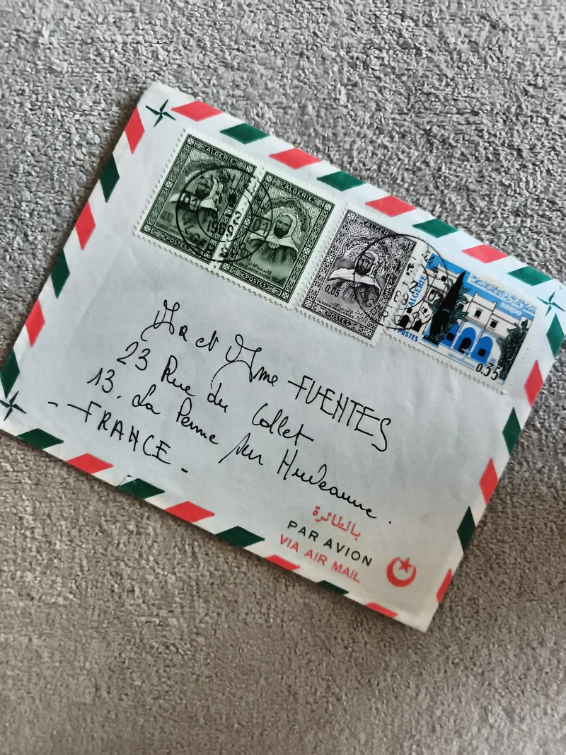 Lettre affranchie Algérie Par Avion timbres décoratifs philatélie France