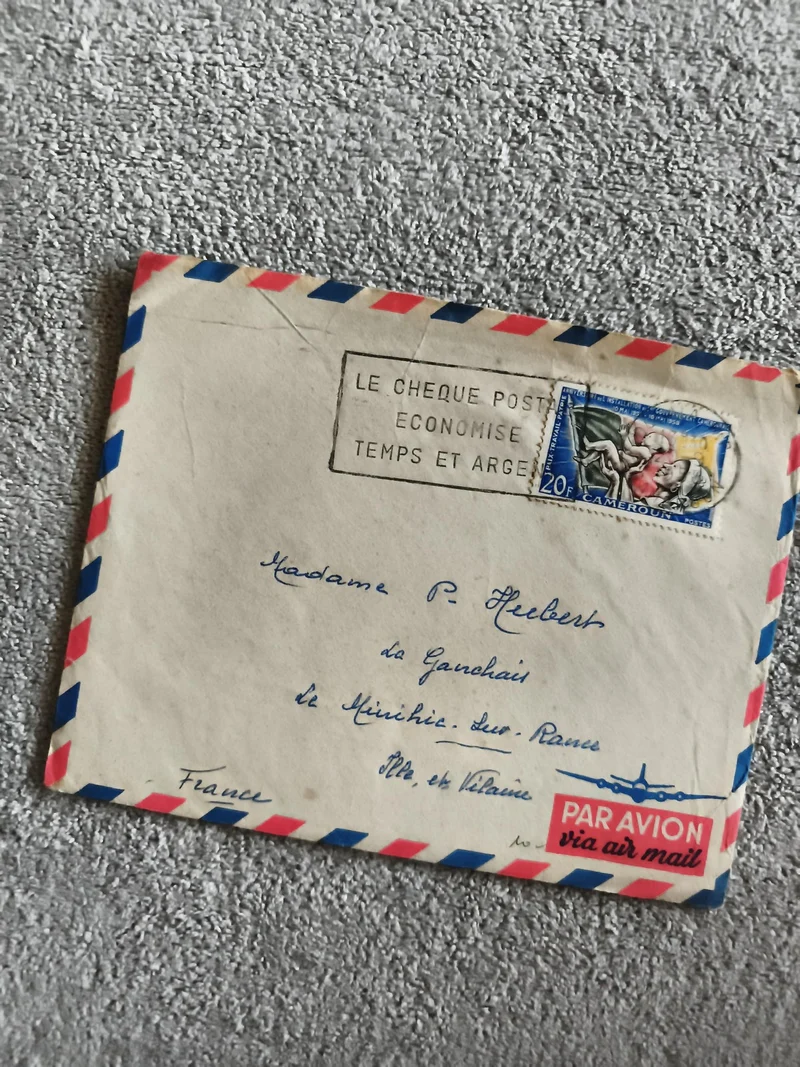 Lettre avion affranchie Cameroun 20F enveloppe Par Avion philatélie France