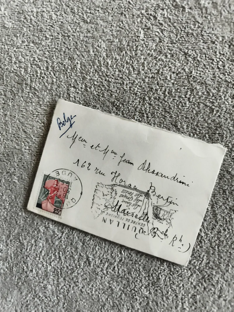 Lettre oblitérée Marseille timbre 25c France philatélie cachet postal