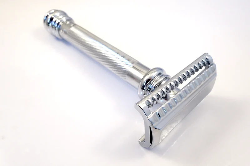 Merkur 39C Slant Bar Heavy Duty Chrome Safety Razor with Barber Pole Handle