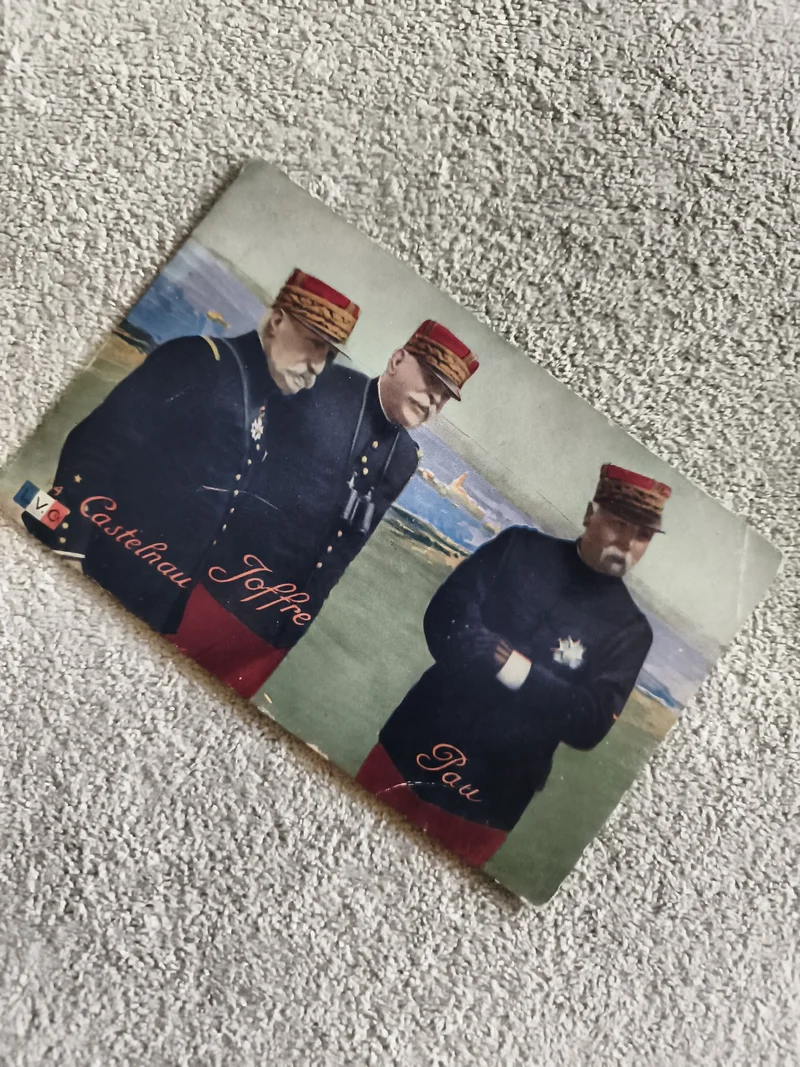 Carte postale militaire Castelnau Joffre Pau uniformes rouges