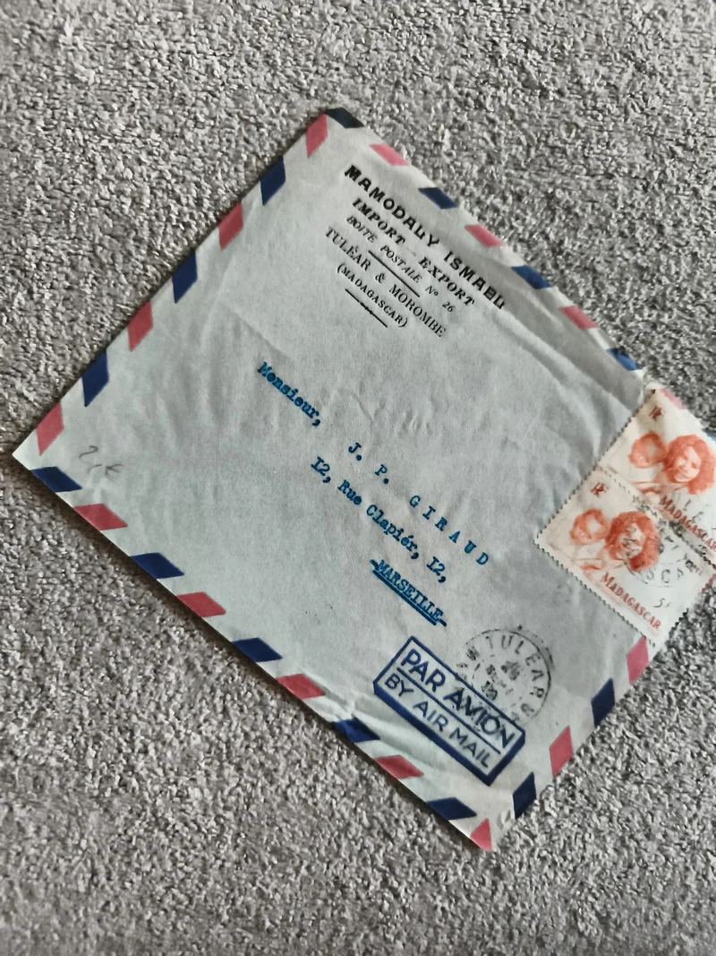 Lettre aérienne Madagascar Marseille affranchie, enveloppe Par Avion, philatélie