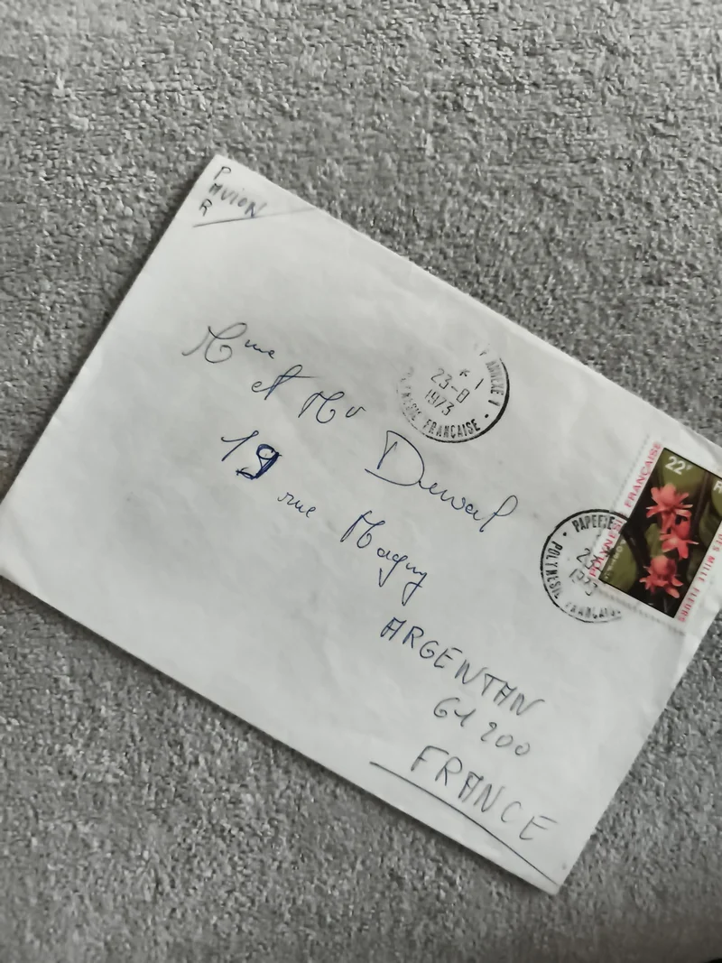 Lettre oblitérée France 1973 timbre 22c fleurs enveloppe manuscrite philatélie