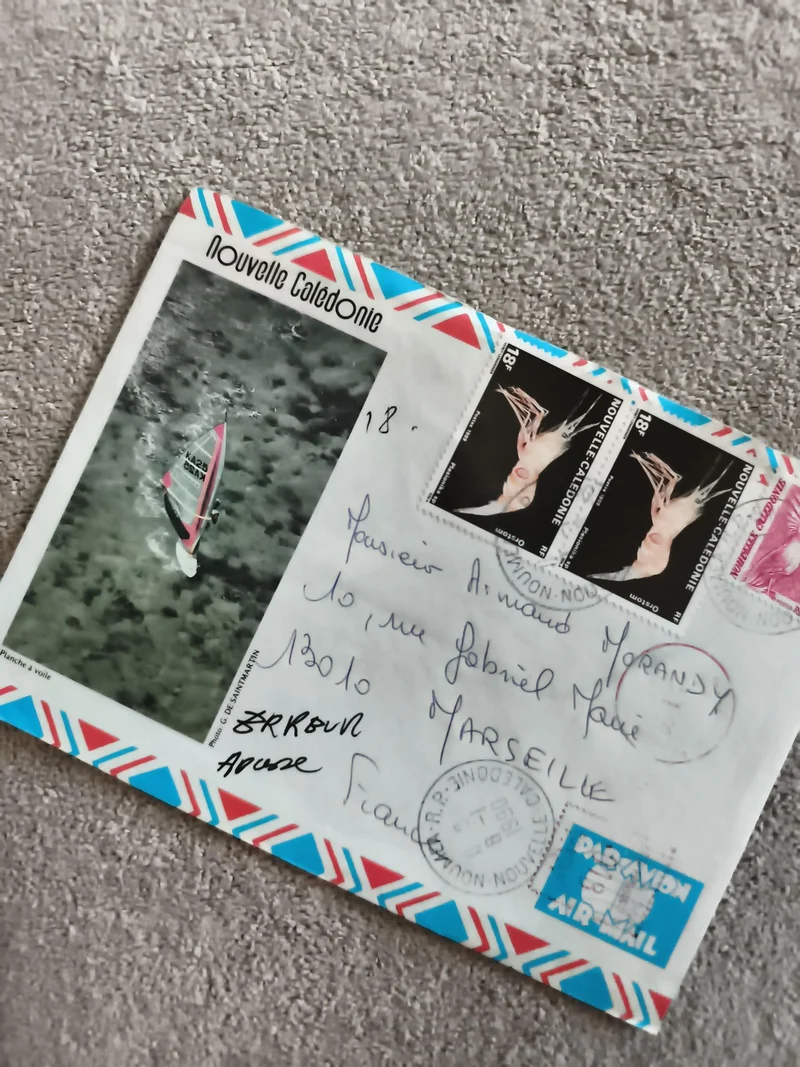 Lettre affranchie Nouvelle-Calédonie timbres 18F planche à voile Air Mail philat