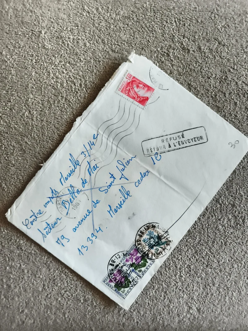 Lettre oblitérée France 1981 timbres Marianne et fleurs cachets philatélie