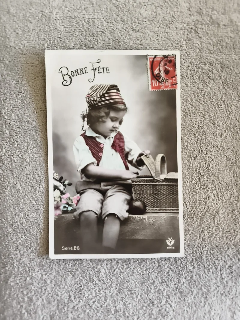 Carte postale ancienne Bonne Fête enfant chapeau Série 26 Paris CPA