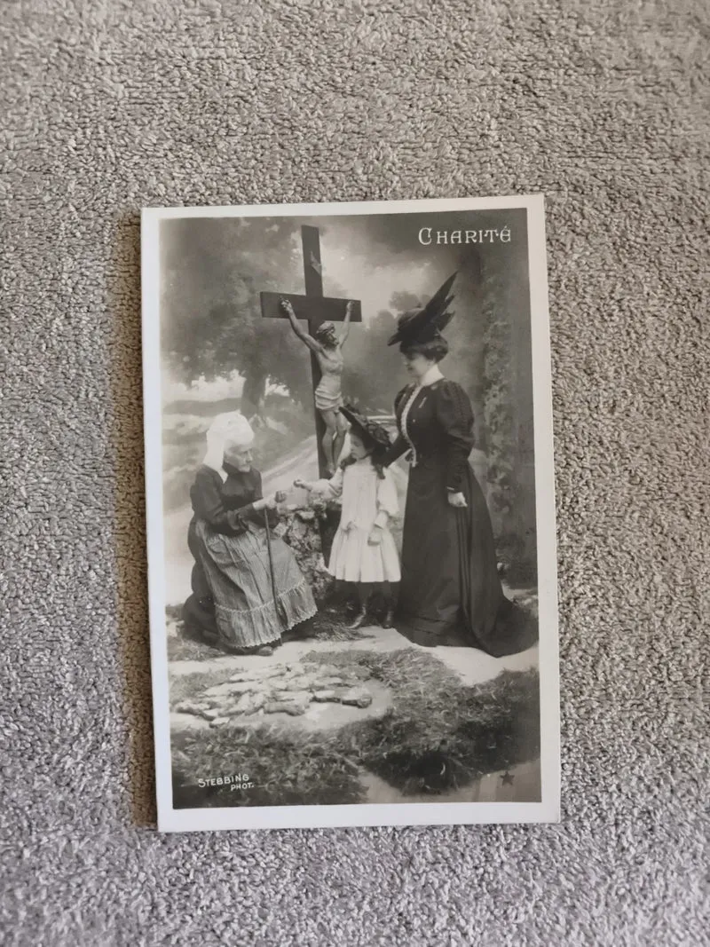 Carte photo CPA Charité scène religieuse Stebbing photographe