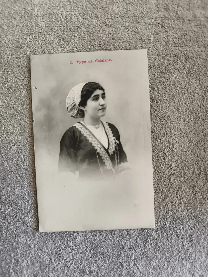 CPA Femme catalane costume traditionnel photo ancienne