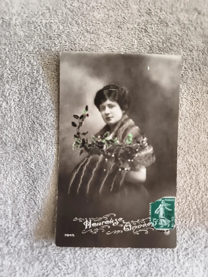 Carte postale ancienne CPA Heureuse Année femme gui timbre 5c France