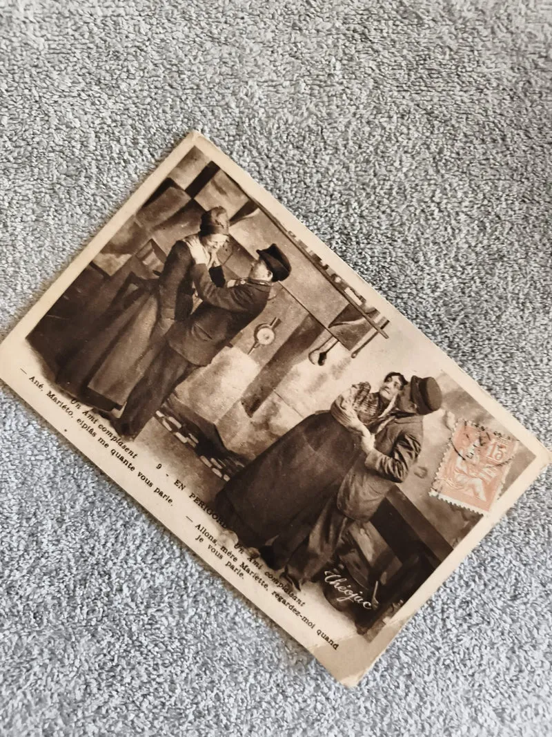 Carte postale illustrée CPA scène de genre humour début XXe timbre 15c