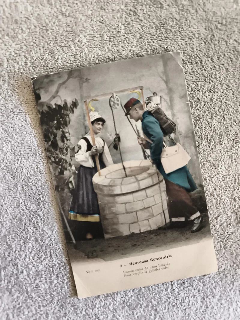 Carte postale illustrée CPA scène puits costumes anciens Série 102