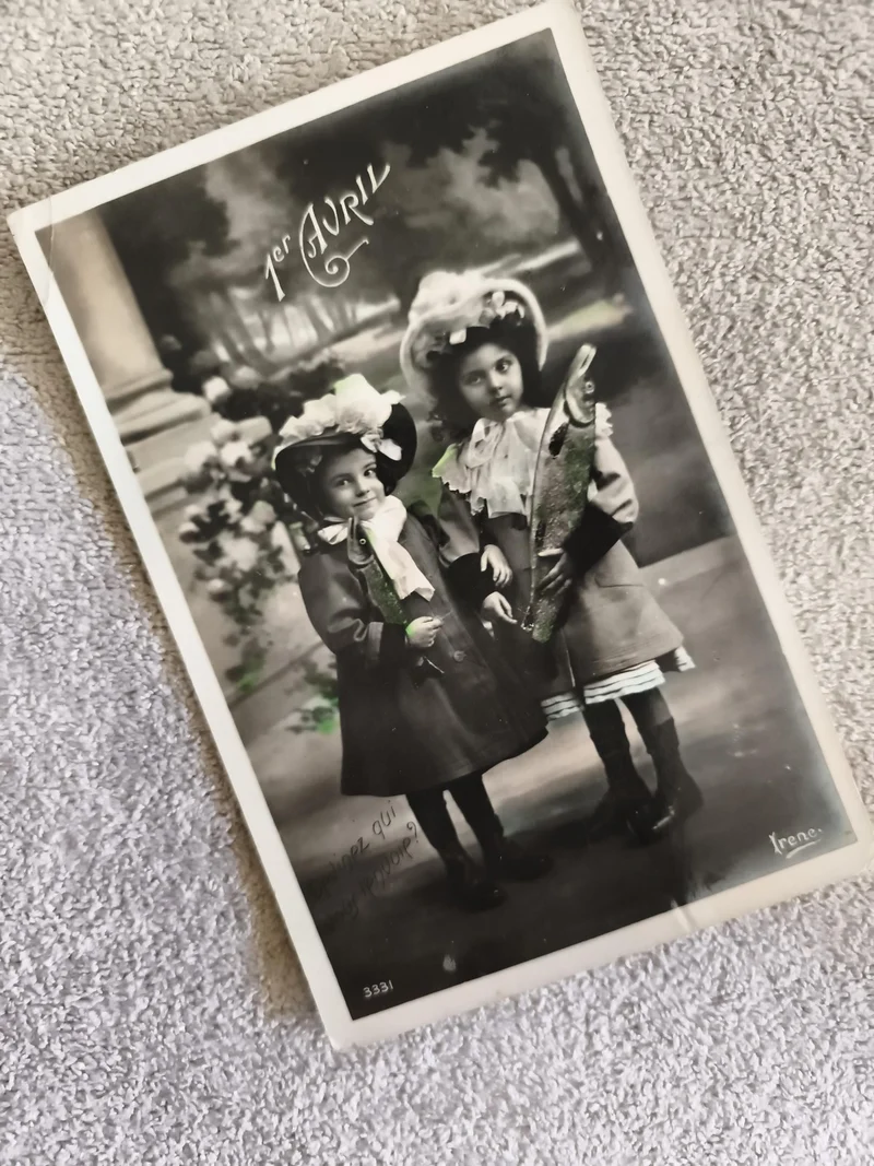 Carte postale ancienne 1er Avril enfants poisson humour CPA début XXe