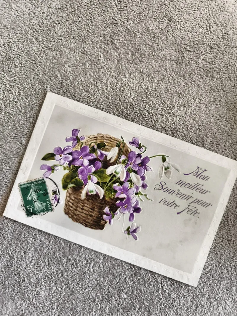 Carte postale illustrée fleurs violettes panier, CPA ancienne France timbre