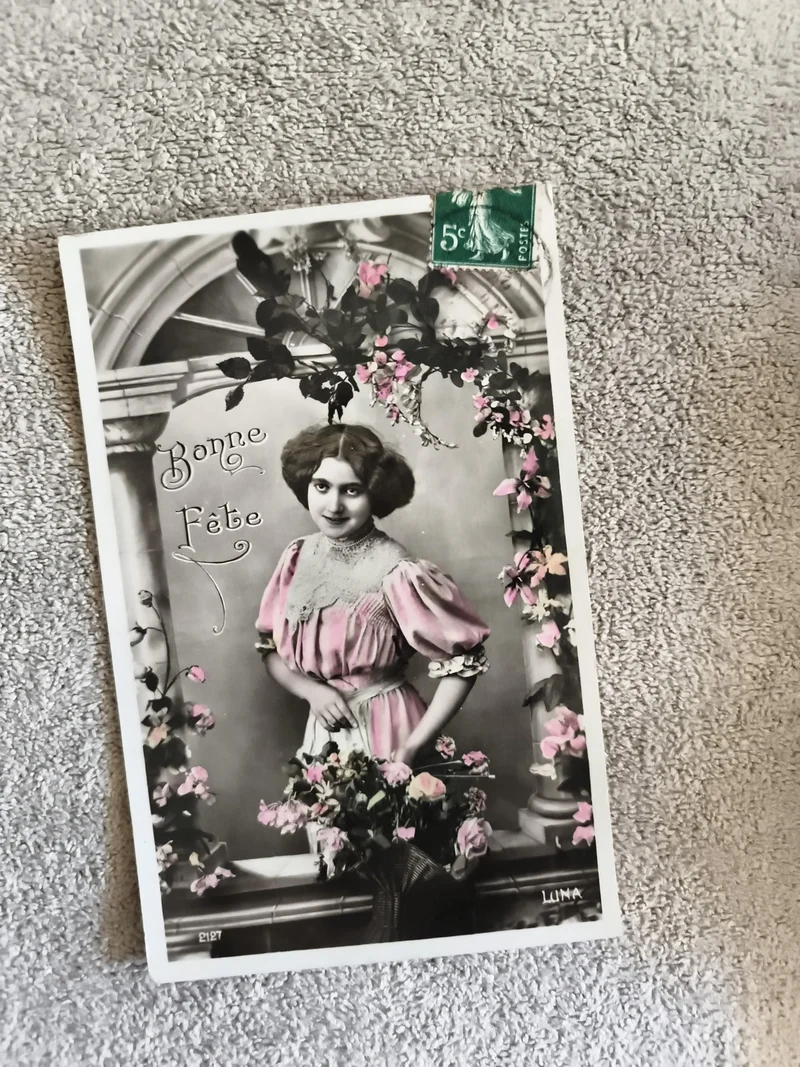 Carte postale ancienne Bonne Fête Luna timbre 5c photo colorisée fleurs