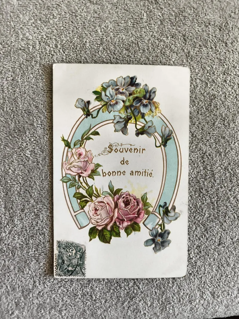Carte postale illustrée Souvenir de bonne amitié fleurs timbre CPA
