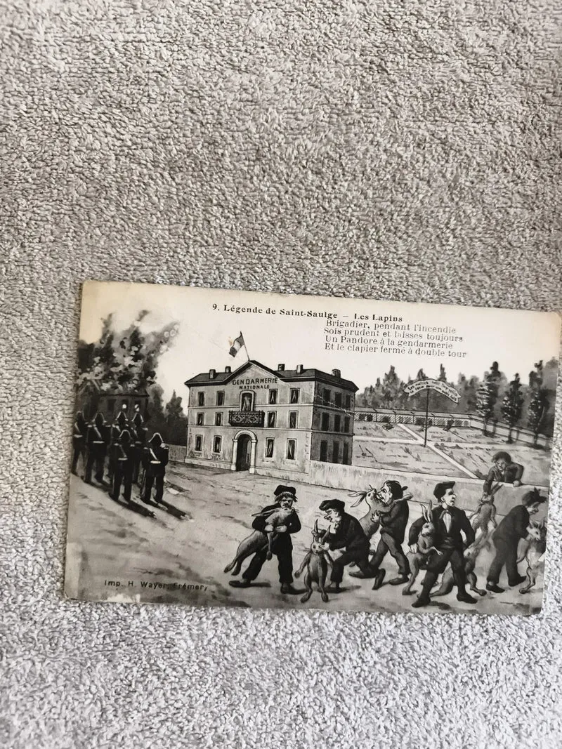 CPA illustrée Légende de Saint-Saulge Gendarmerie Nationale humour lapins