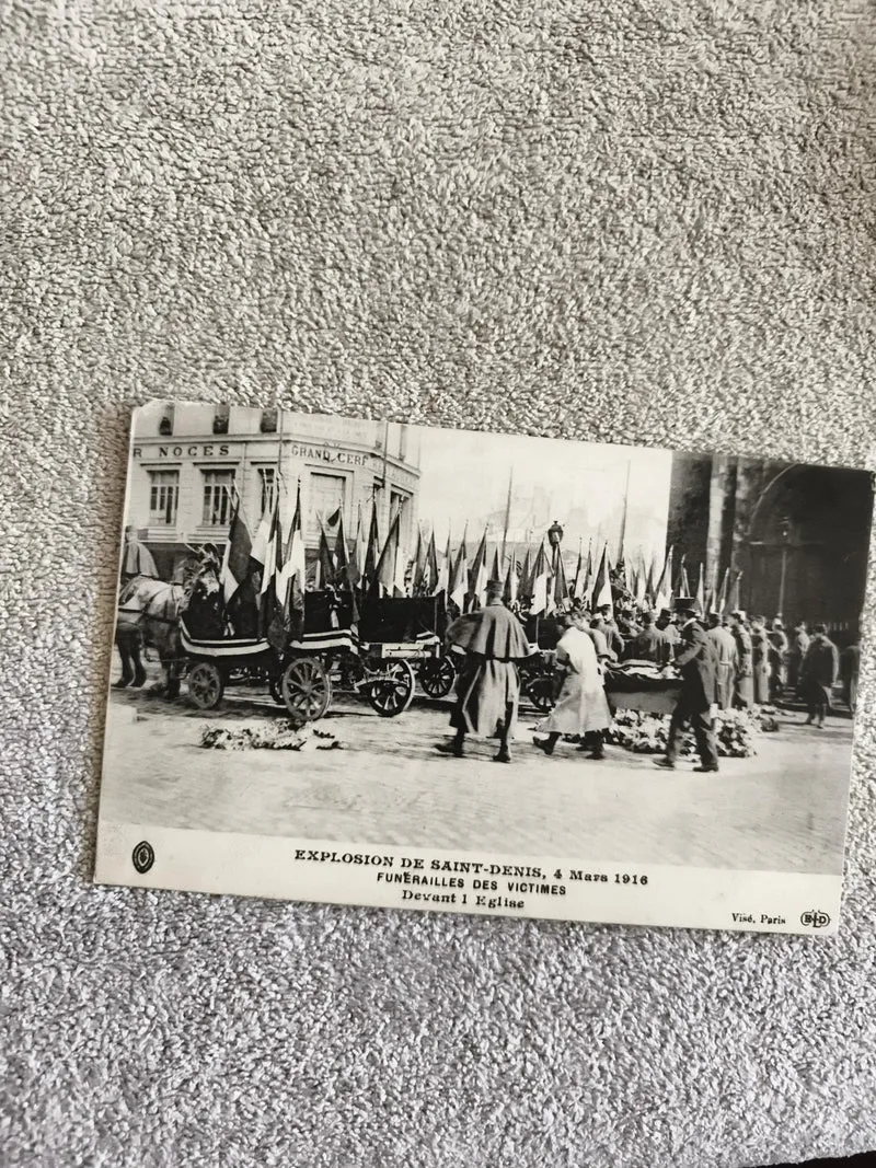 CPA explosion Saint-Denis 1916 funérailles victimes photo ancienne