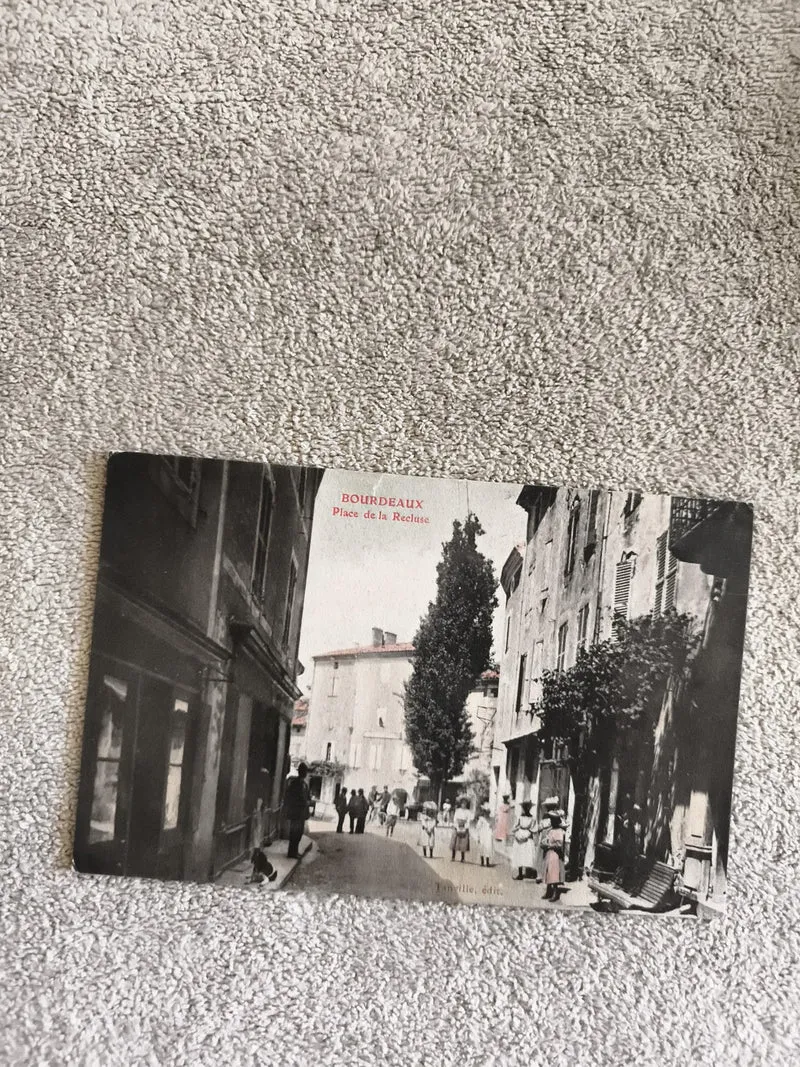 Carte postale CPA Bourdeaux Place de la Recluse Tanville éditeur