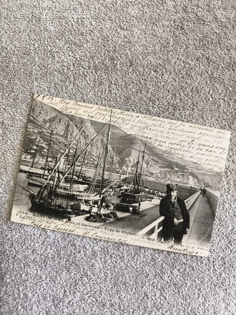 CPA Menton Jetée Garavan bateaux pêcheur écrite photo ancienne
