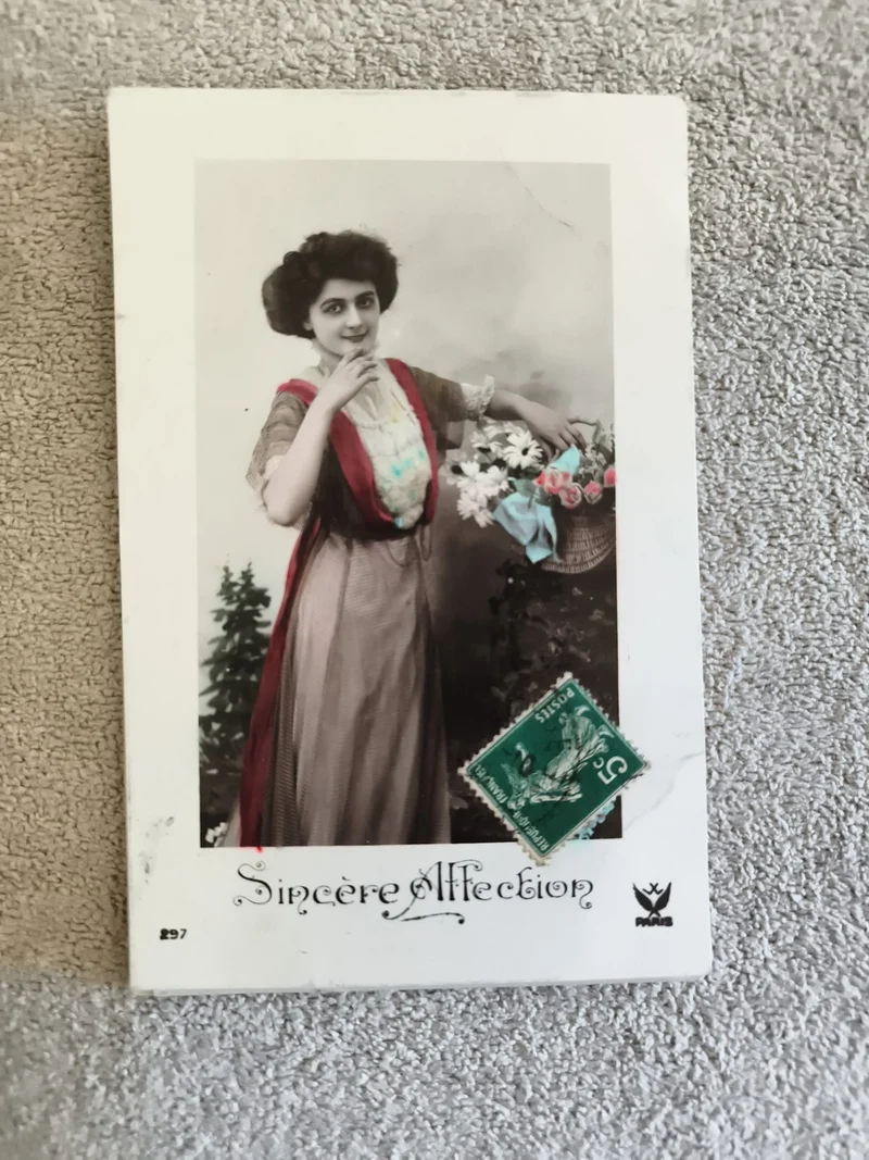 Carte postale ancienne Sincère Affection femme fleurs colorisée timbre 5c CPA