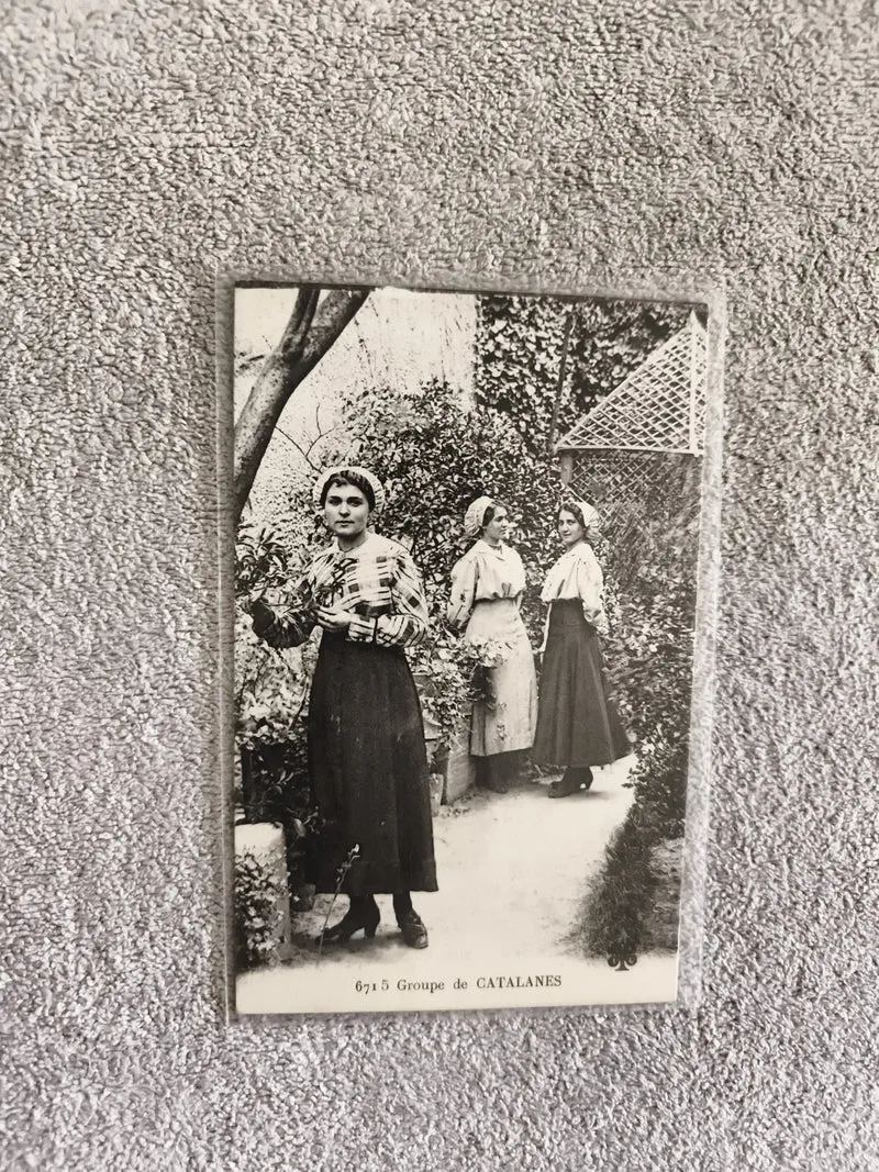 Carte photo CPA Groupe de Catalanes costume folklorique femmes