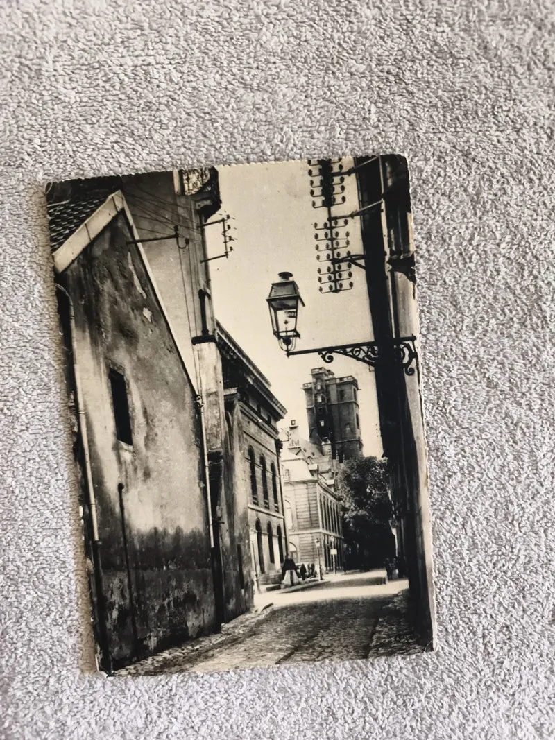 Carte postale photo CPA rue ancienne lampadaire façade urbaine