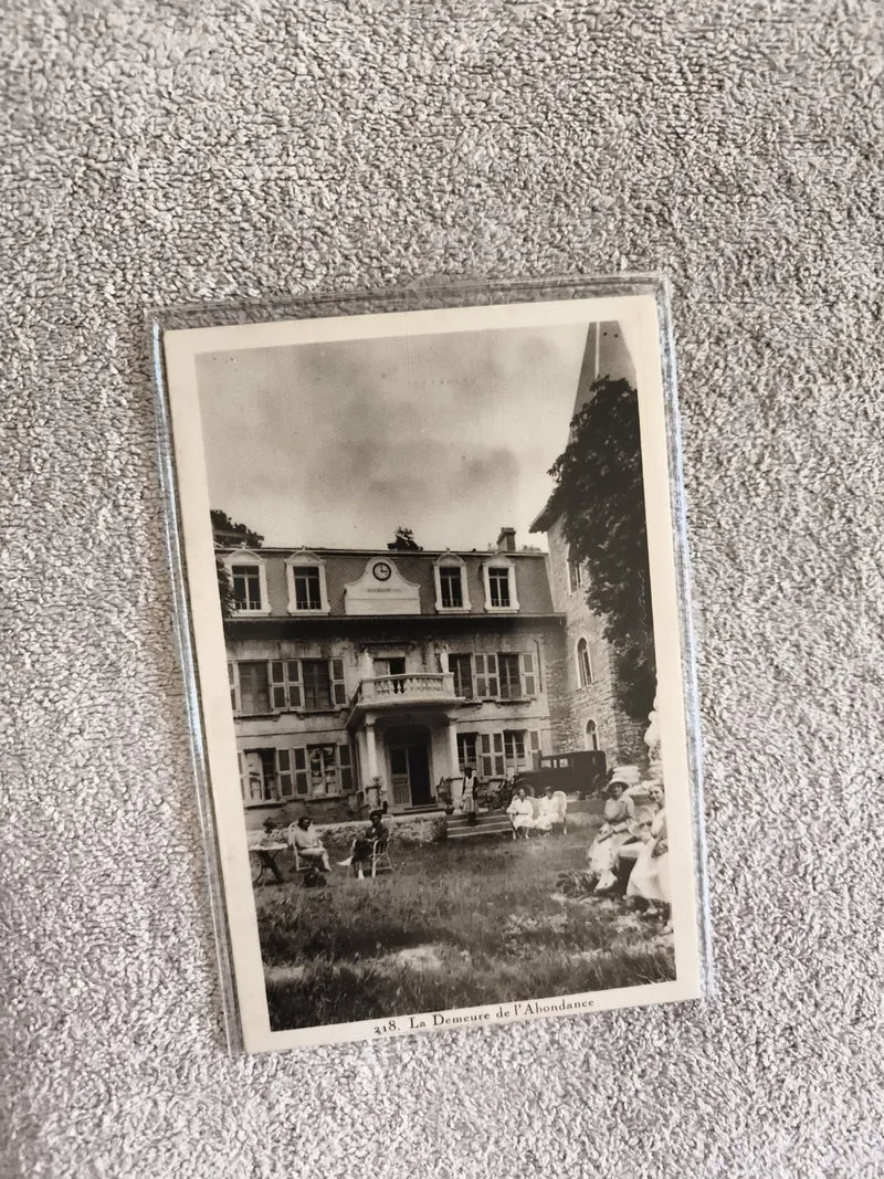Carte postale CPA La Demeure de l'Abondance photo noir et blanc ancienne