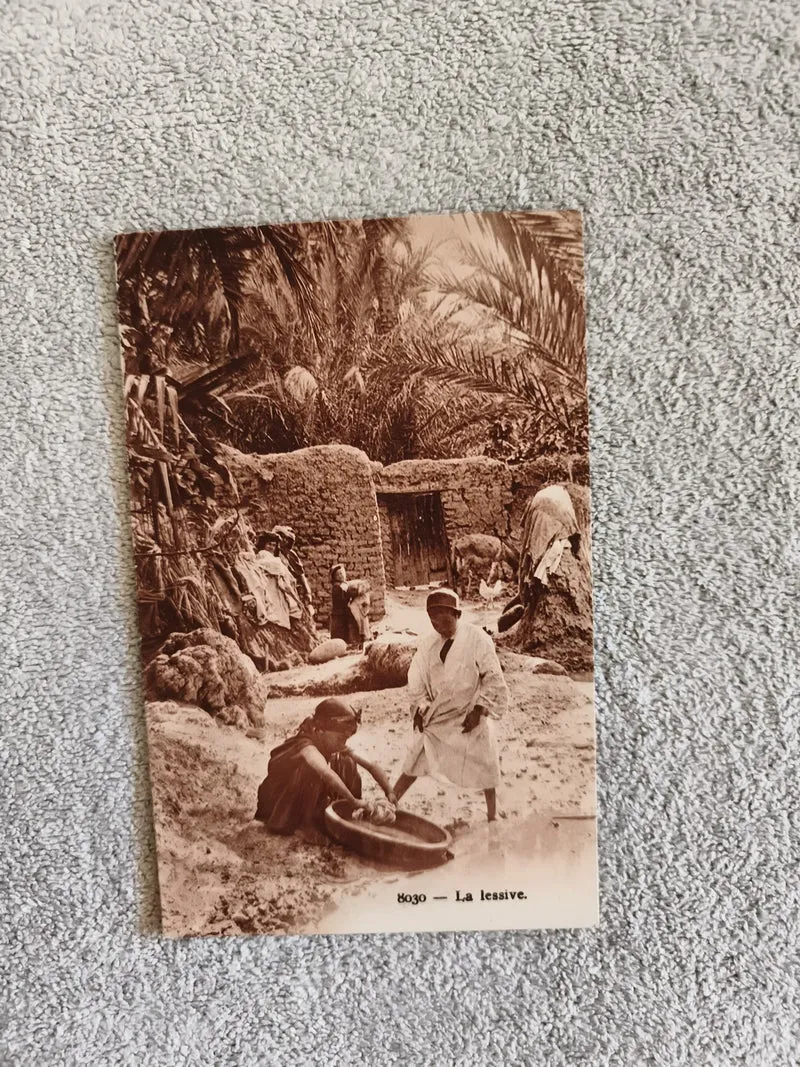 Carte photo CPA 8030 La lessive scène village Afrique