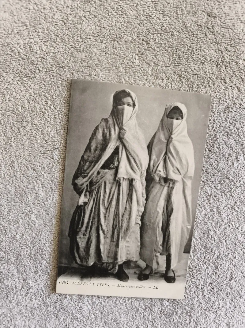 CPA photo Maureques voilées LL scènes et types noir et blanc