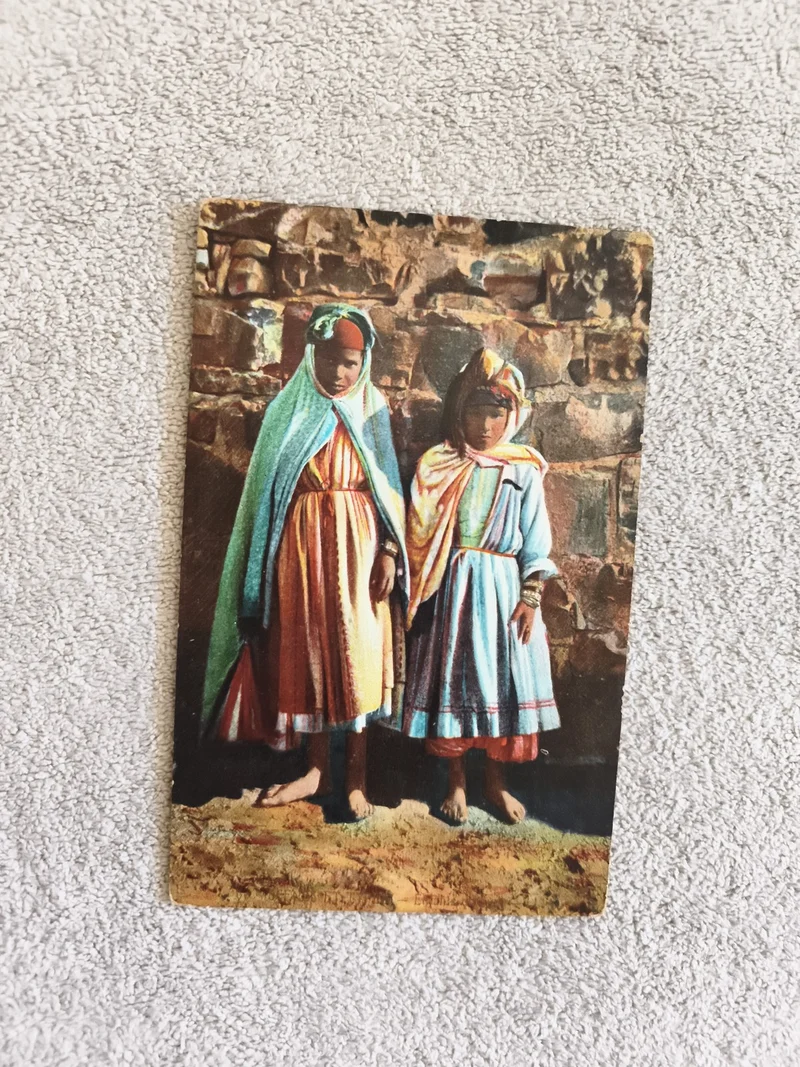 CPA carte postale ancienne enfants costumes traditionnels couleurs