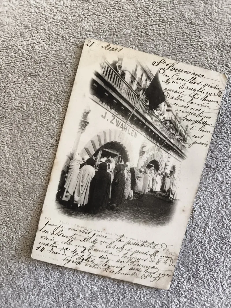 CPA Algérie J. Zwahlen Arches foule scène rue début XXe photo animée