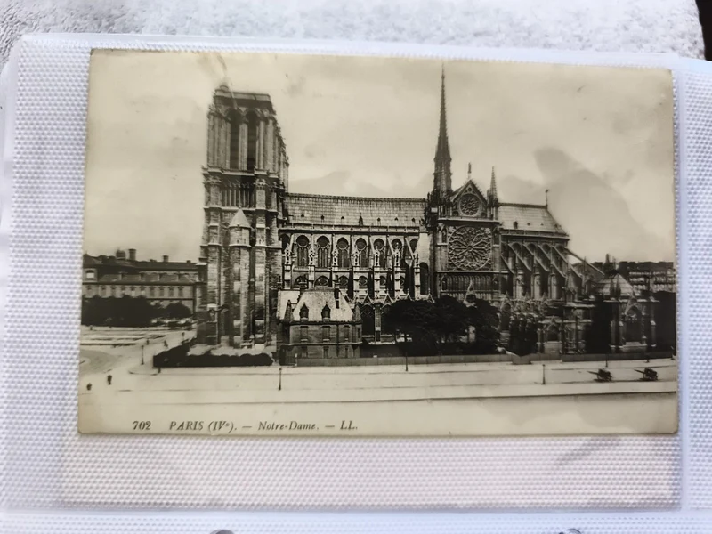 Carte postale CPA Paris Notre-Dame LL noir et blanc architecture gothique