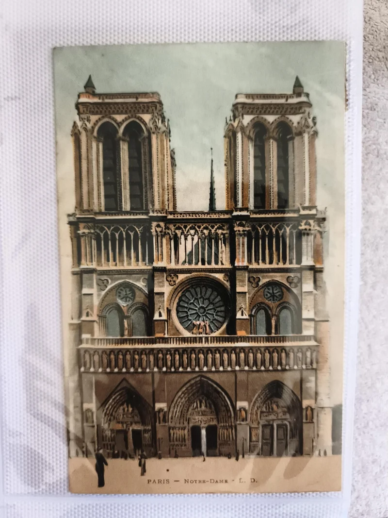 Carte postale CPA Paris Notre-Dame L.D. façade cathédrale colorisée