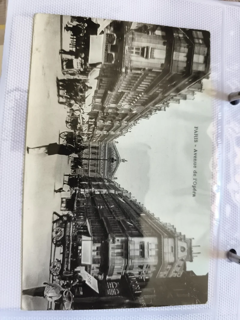 Carte postale CPA Paris Avenue de l’Opéra photo noir et blanc époque début XXe