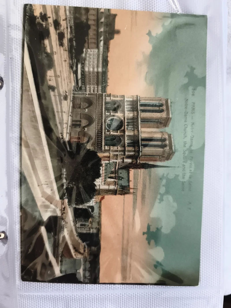 CPA Paris Notre-Dame illustrée colorisée Seine carte postale