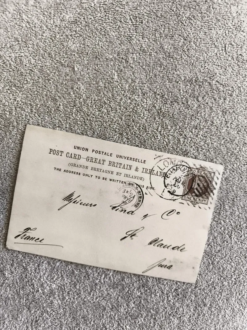CPA Angleterre affranchie 1d Victoria, Union Postale Universelle, cachet Londres