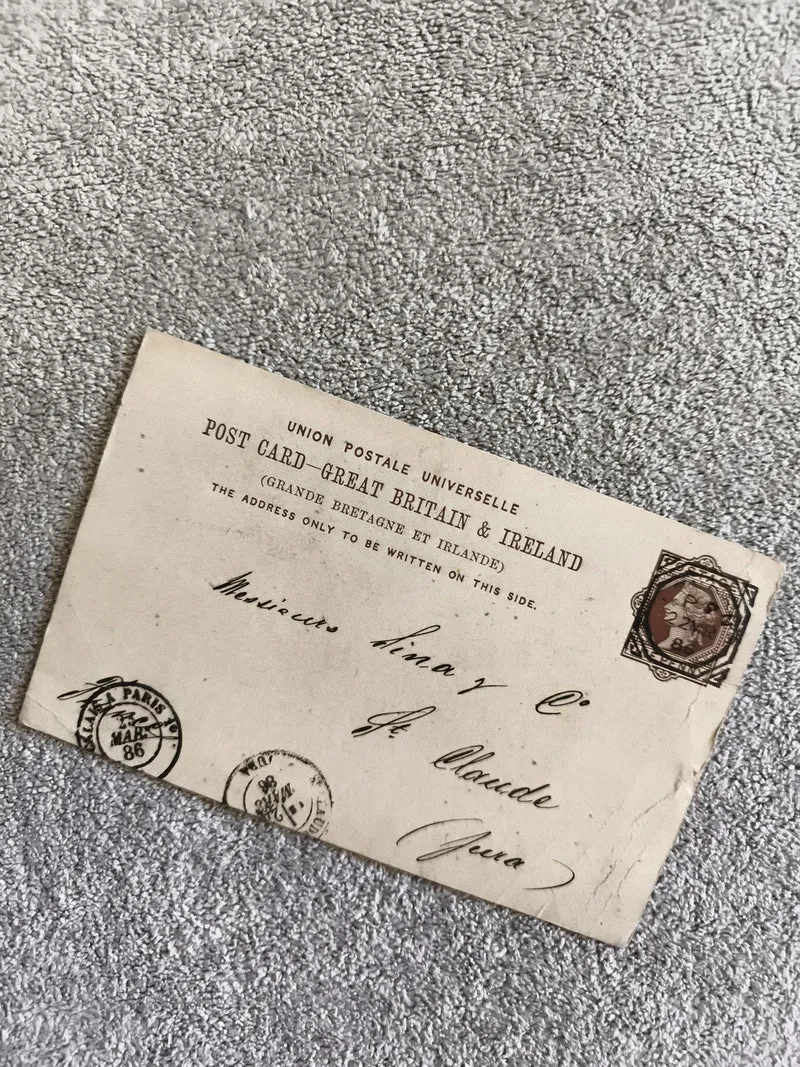 CPA carte postale timbre 2 1/2d Grande Bretagne 1886 cachet Paris
