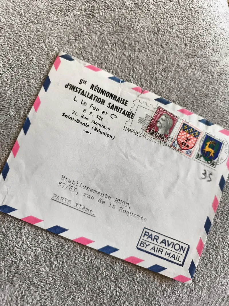 Lettre affranchie France Réunion par avion, timbres poste, enveloppe philatélie