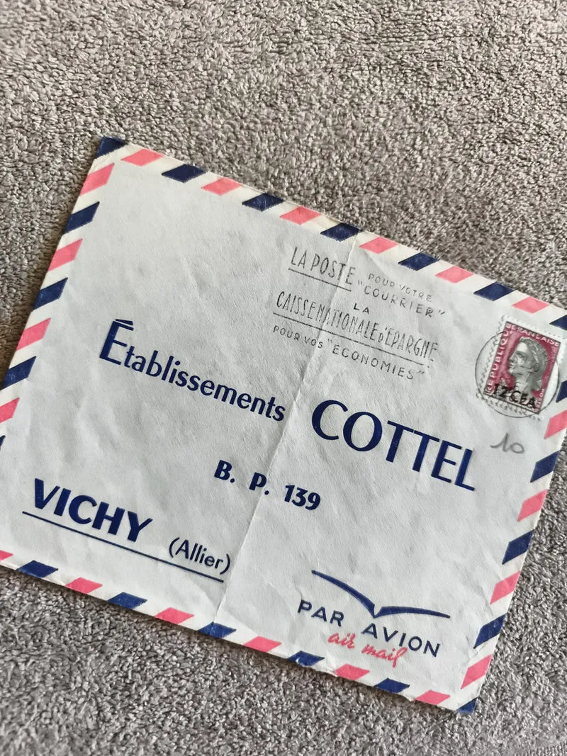 Lettre aérienne affranchie France Vichy Cottel enveloppe Par Avion philatélie