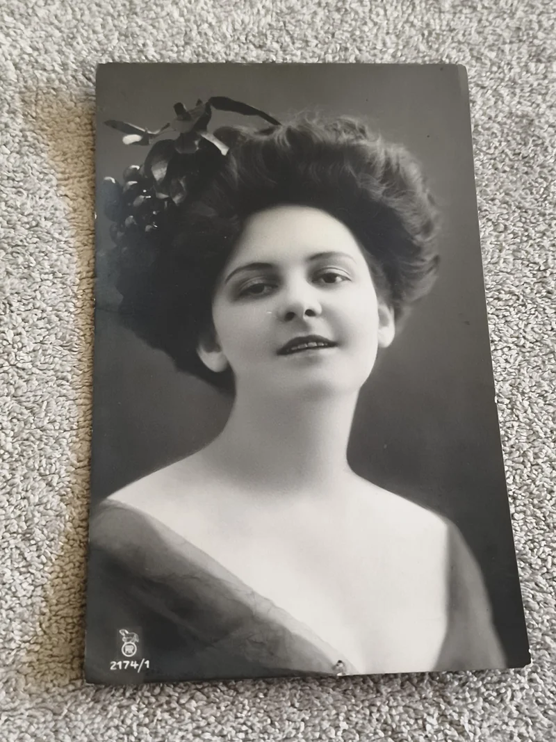 Carte photo portrait femme Belle Époque chignon 2174/1 philatélie