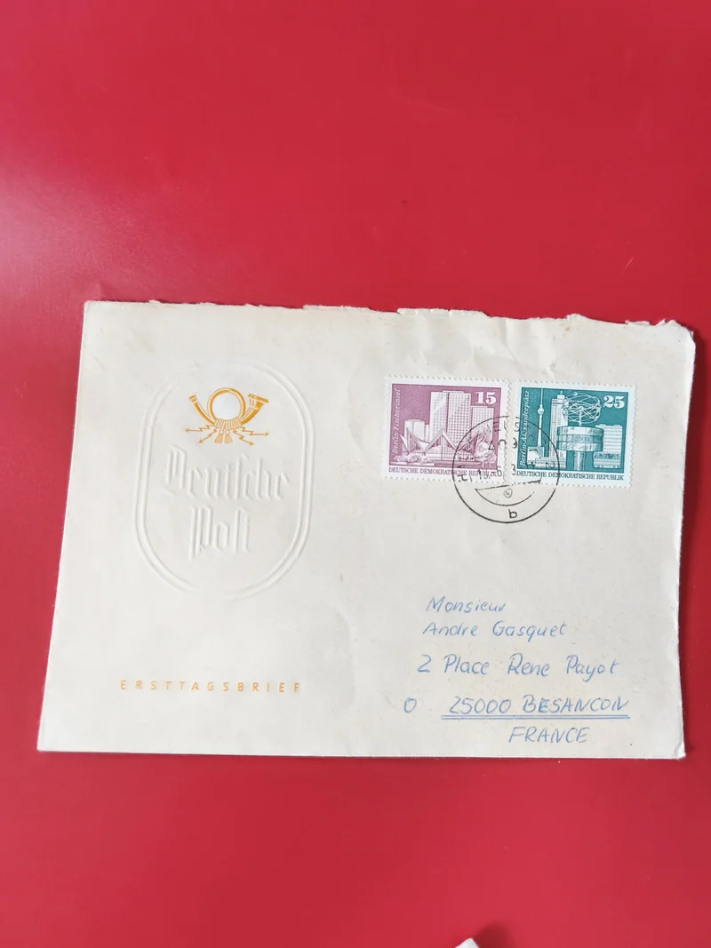 Enveloppe philatélie Deutsche Post avec timbres oblitérés et adresse manuscrite