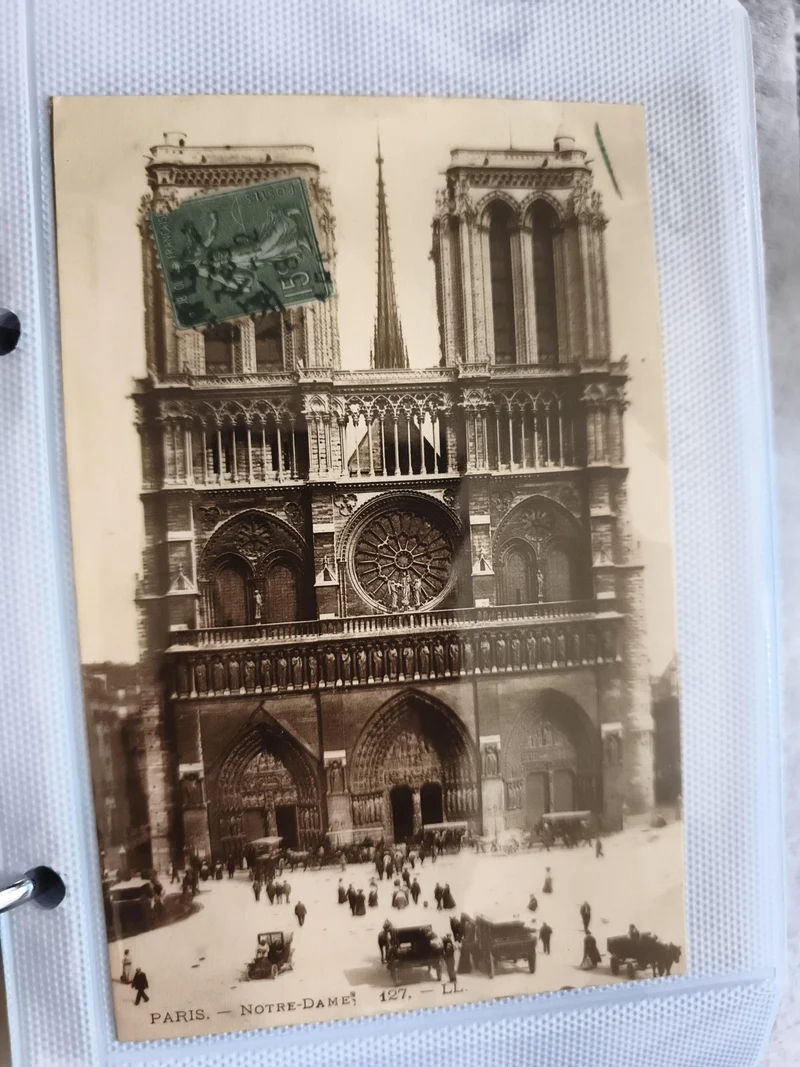 CPA Paris Notre-Dame LL sépia timbre oblitéré façade cathédrale